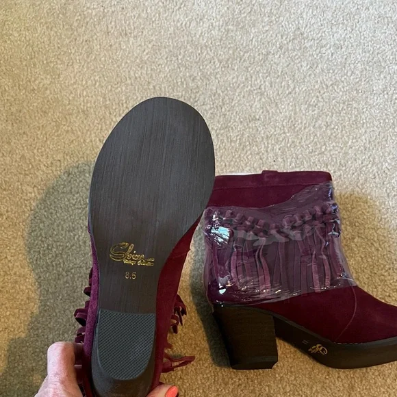 Suede booties with fringe wine color size 8.5 NIB - Picture 2 of 4